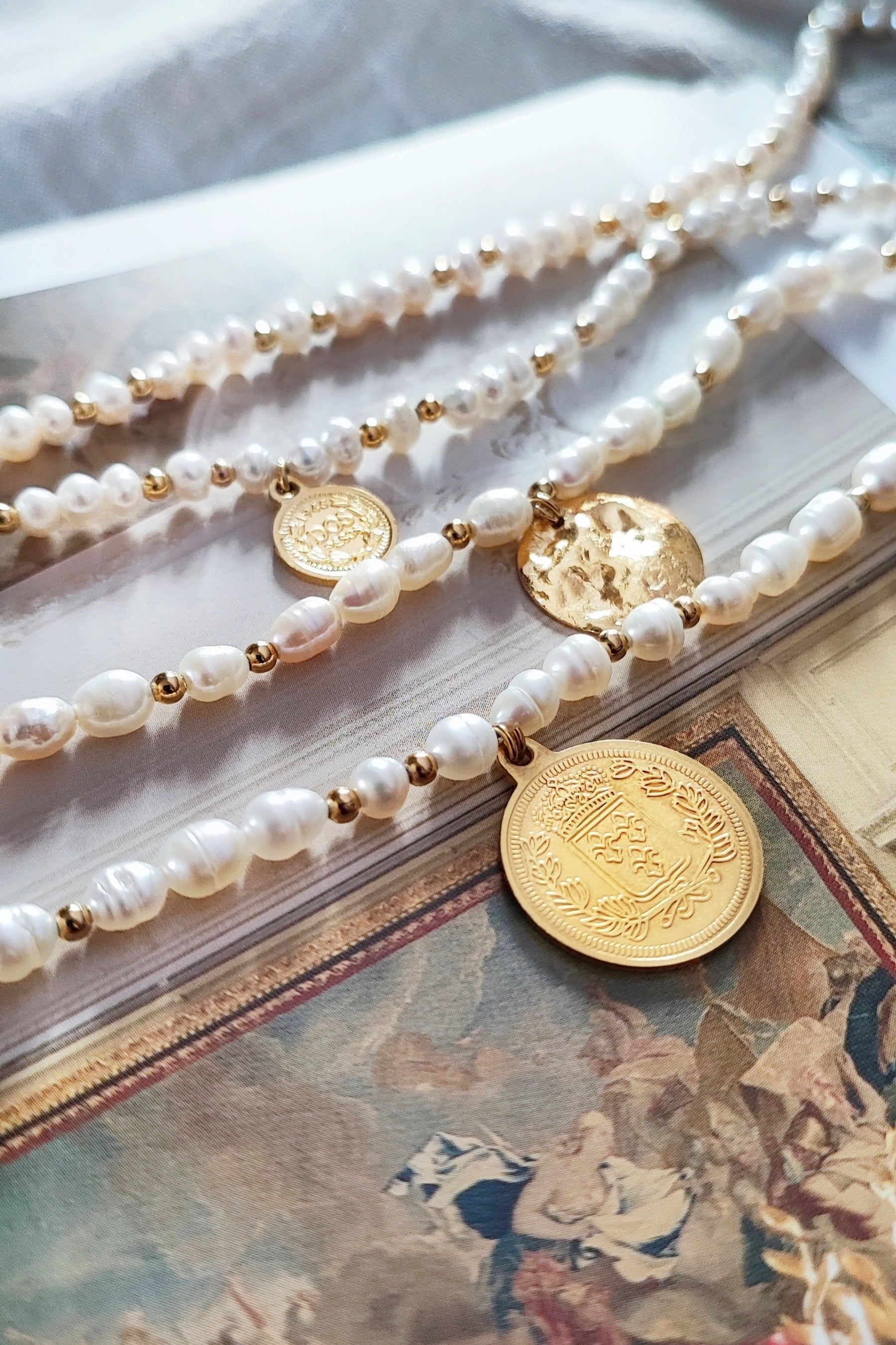 Ô PLUM Luz collier perles eau douce plaqué or 42 cm