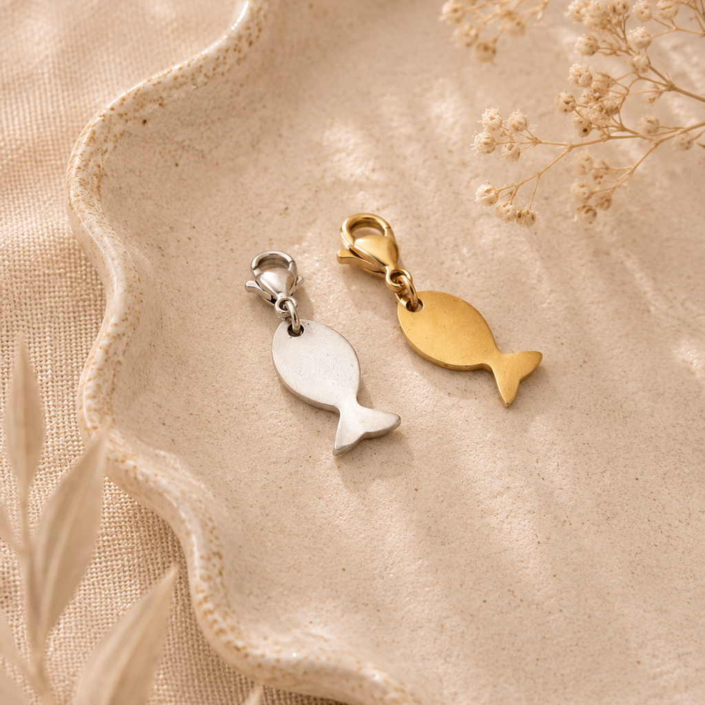 Ô PLUM Breloque Poisson charm plaqué or 2 cm