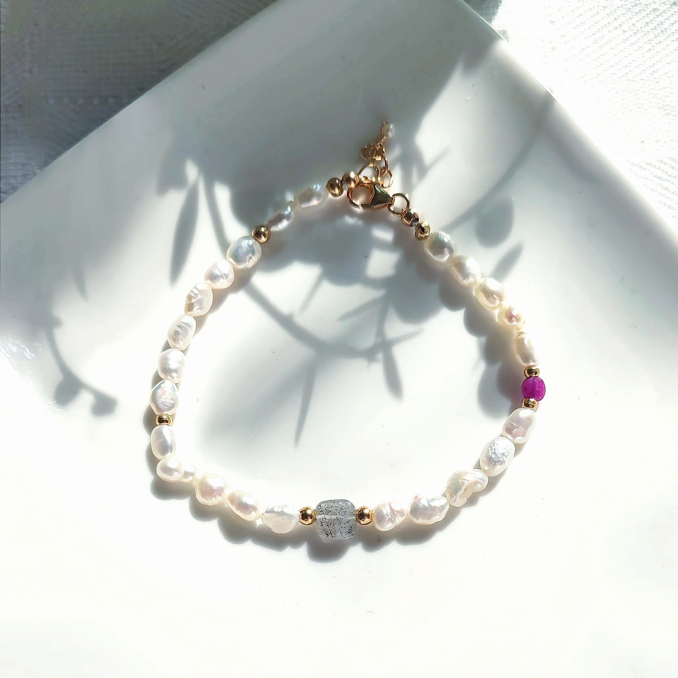 Ô PLUM Pearly bracelet perles turquoise plaqué or 17/19cm