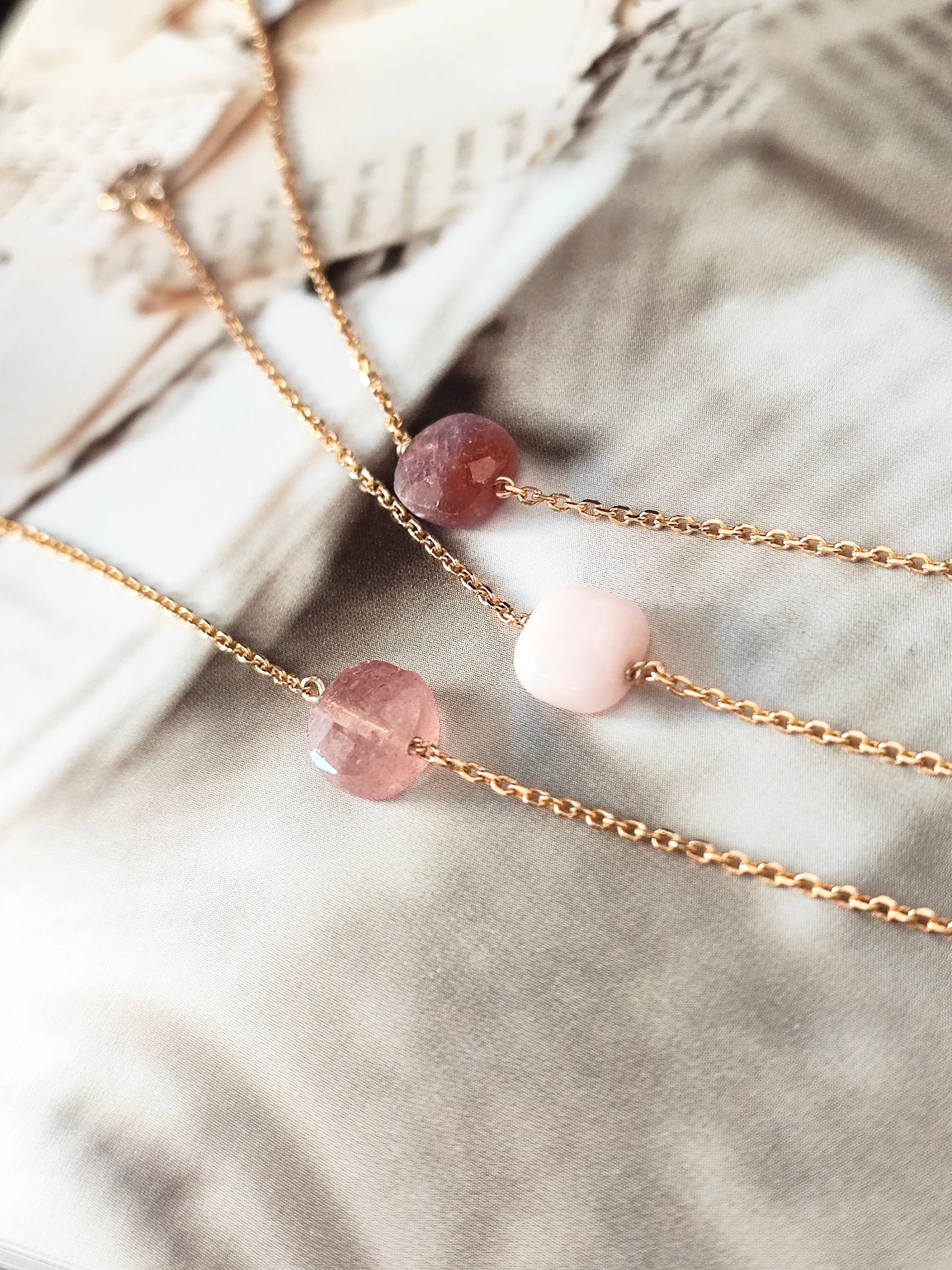 Ô PLUM SHENAA bracelet chaîne plaqué or rubis d'Inde