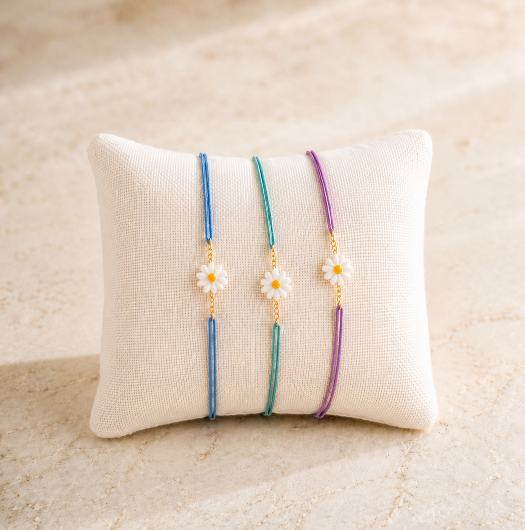 Ô PLUM Bracelet Cordon Marguerite Nacre bracelet fil rose pâle