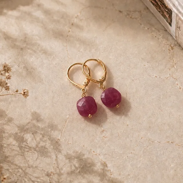 Ô PLUM Ania boucles d'oreilles Rubis d'Inde plaqué or 2,5 cm