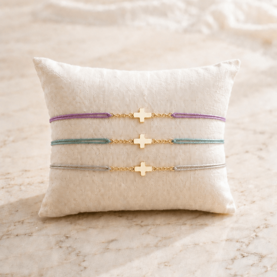 Ô Plum Bracelets bracelet cordon croix enfant rose pâle réglable