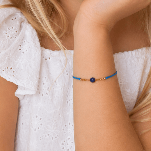 Ô PLUM Cordon mini bracelet enfant lapis-lazuli plaqué or