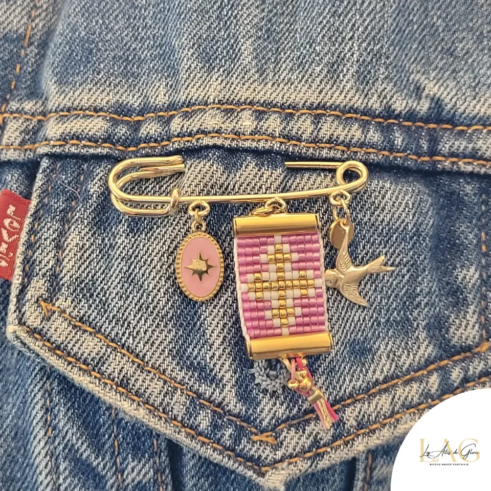 Les Ailes de Gloria Broches Croix Christ Pink broche rose