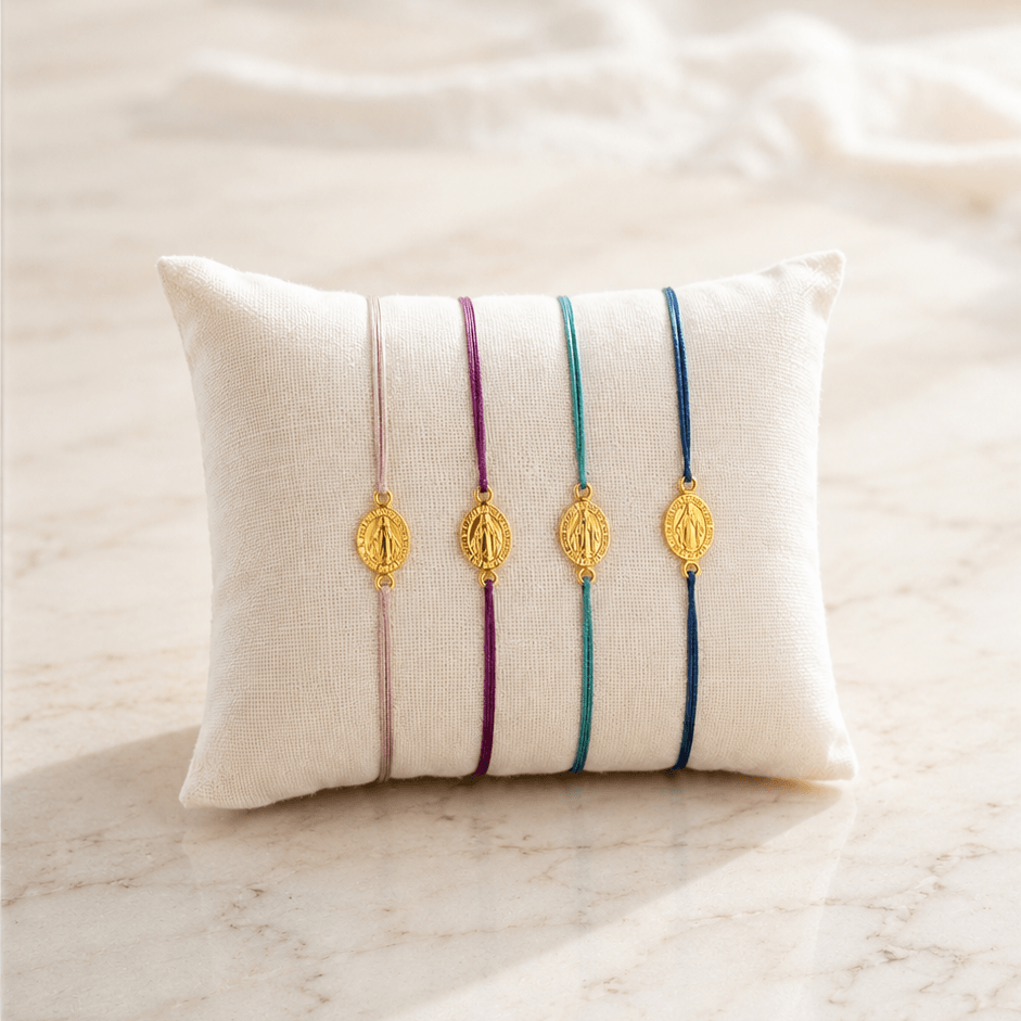 Ô PLUM Vierge Miraculeuse bracelet cordon rose pâle plaqué or
