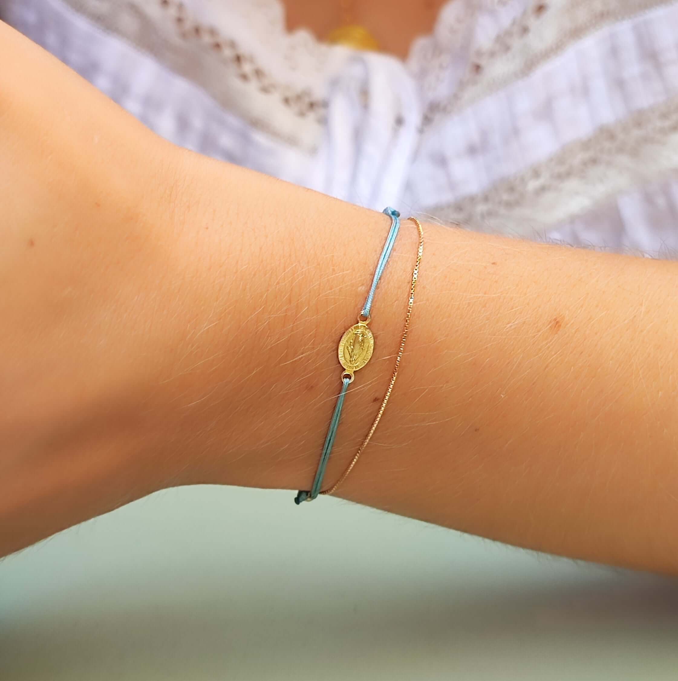 Ô PLUM Vierge Miraculeuse bracelet cordon rose pâle plaqué or