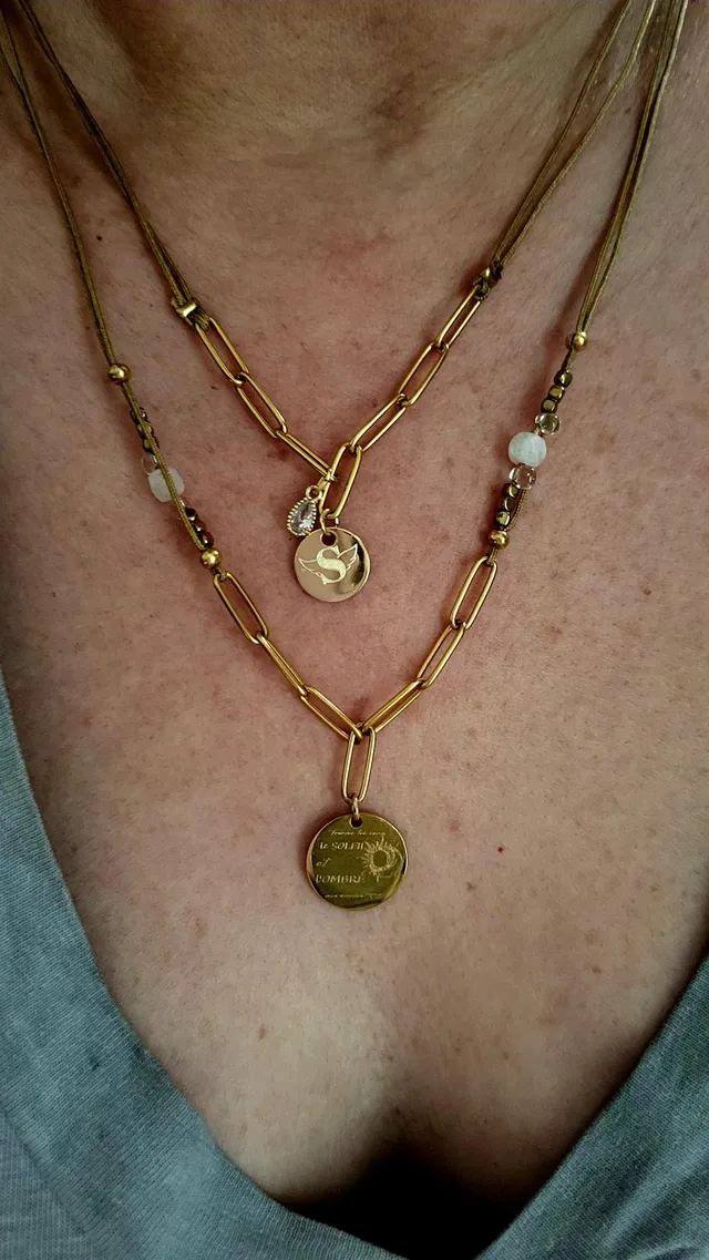 Les Ailes de Gloria Mon Équivoque Gold collier doré à graver