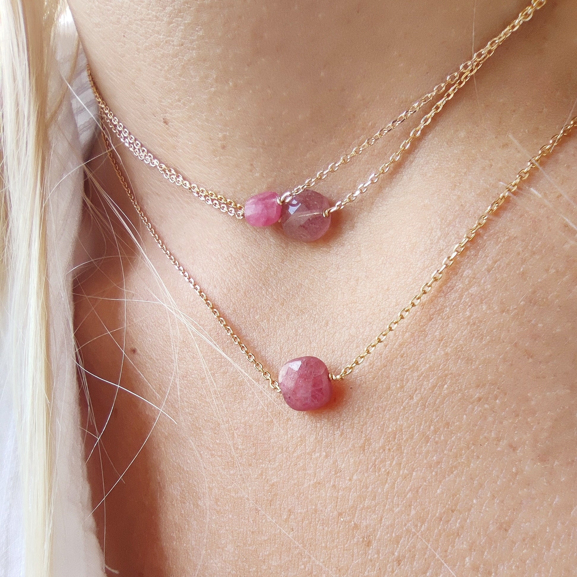 Ô PLUM SHENAA collier rubis Inde plaqué or 42/45cm