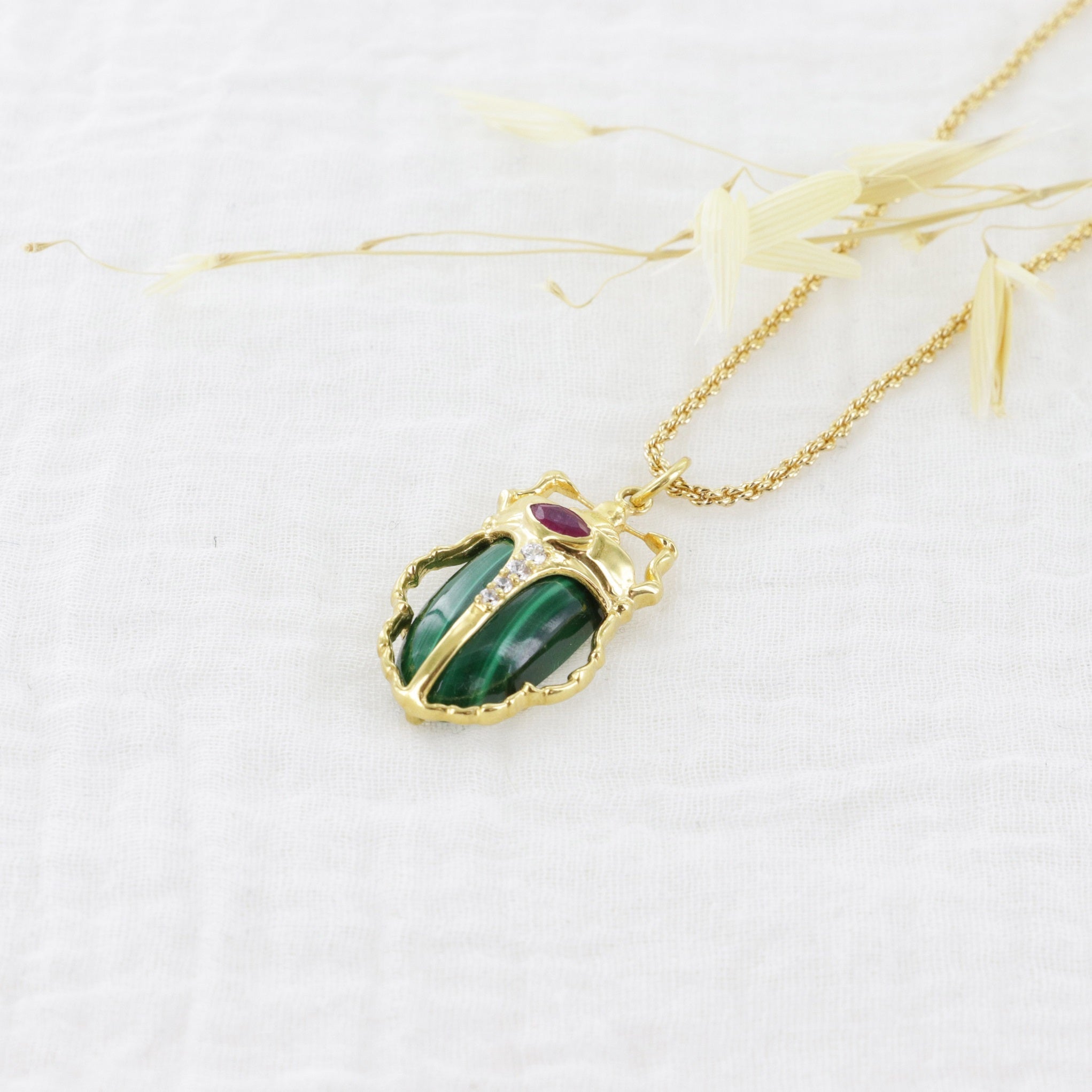 Leticia Ponti Scarabée Collier pendentif plaqué or malachite