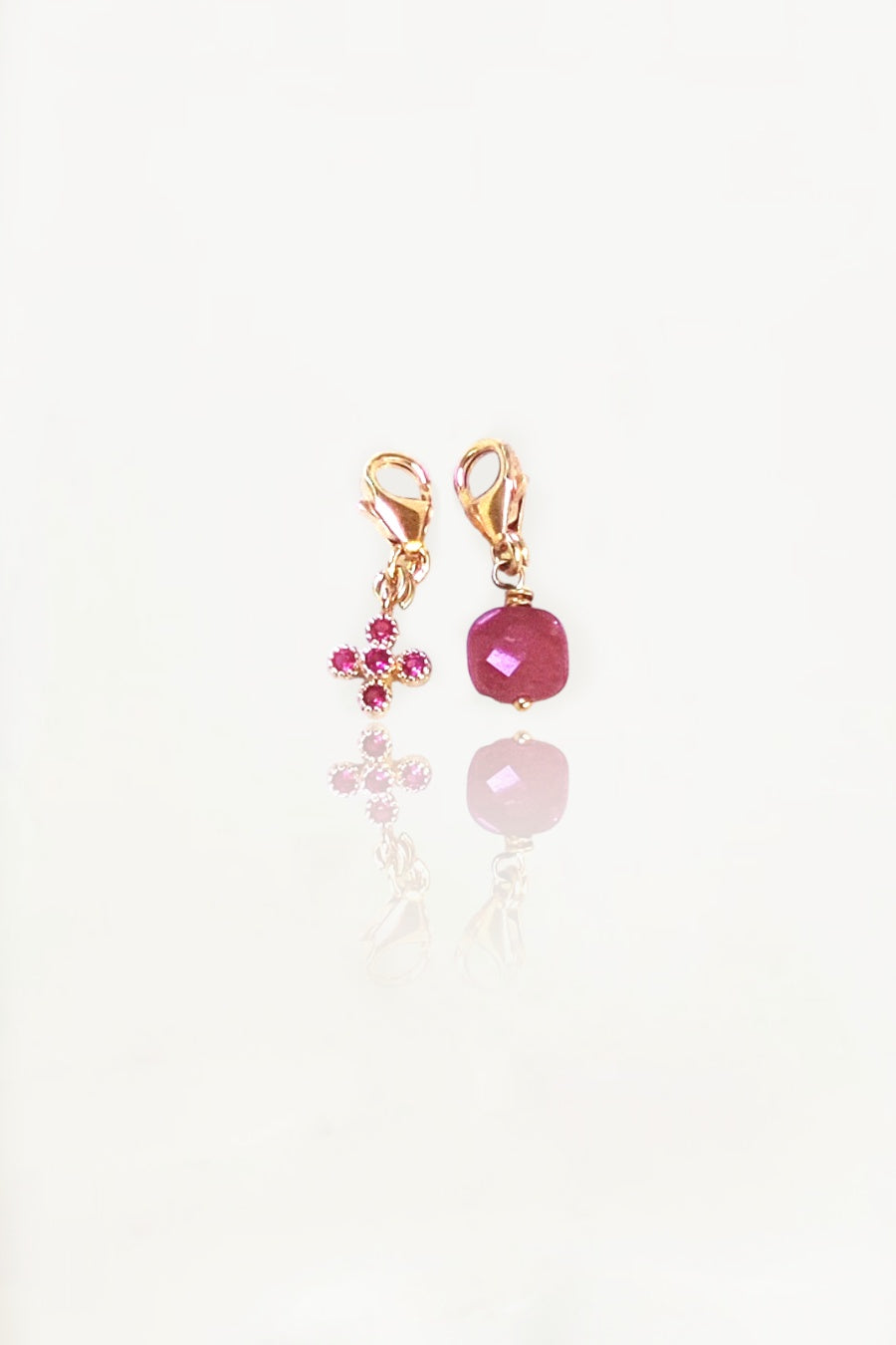 Ô PLUM Petit Rubis d’Inde breloque plaqué or créativité