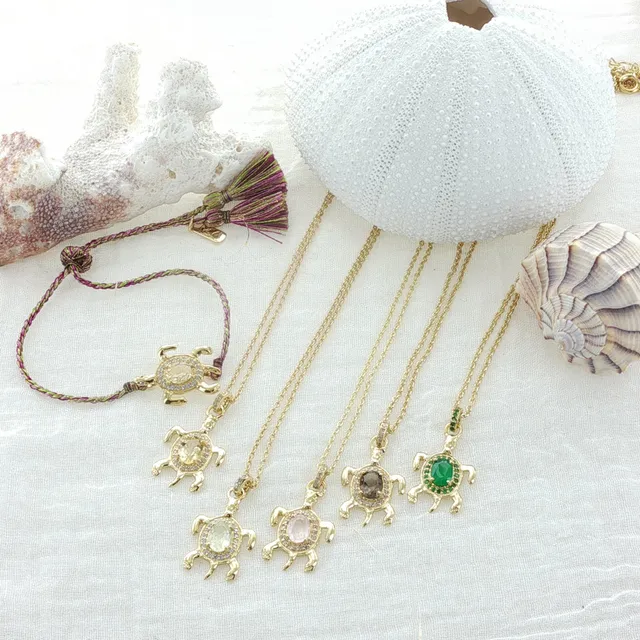 Leticia Ponti Tortue Tiny collier quartz rose plaqué or