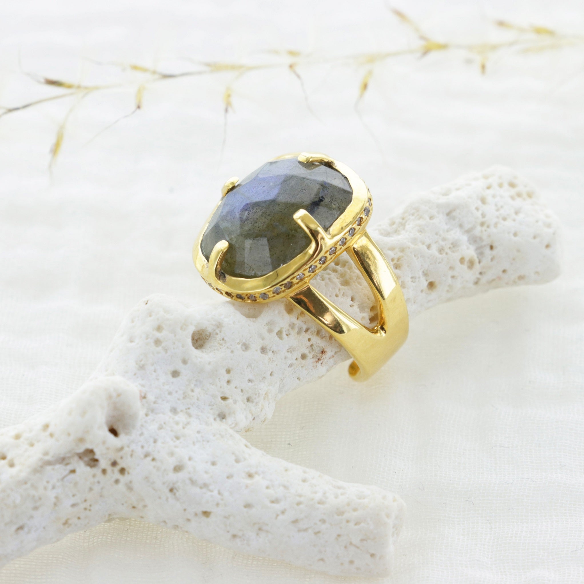 Leticia Ponti Albertine bague plaqué or labradorite