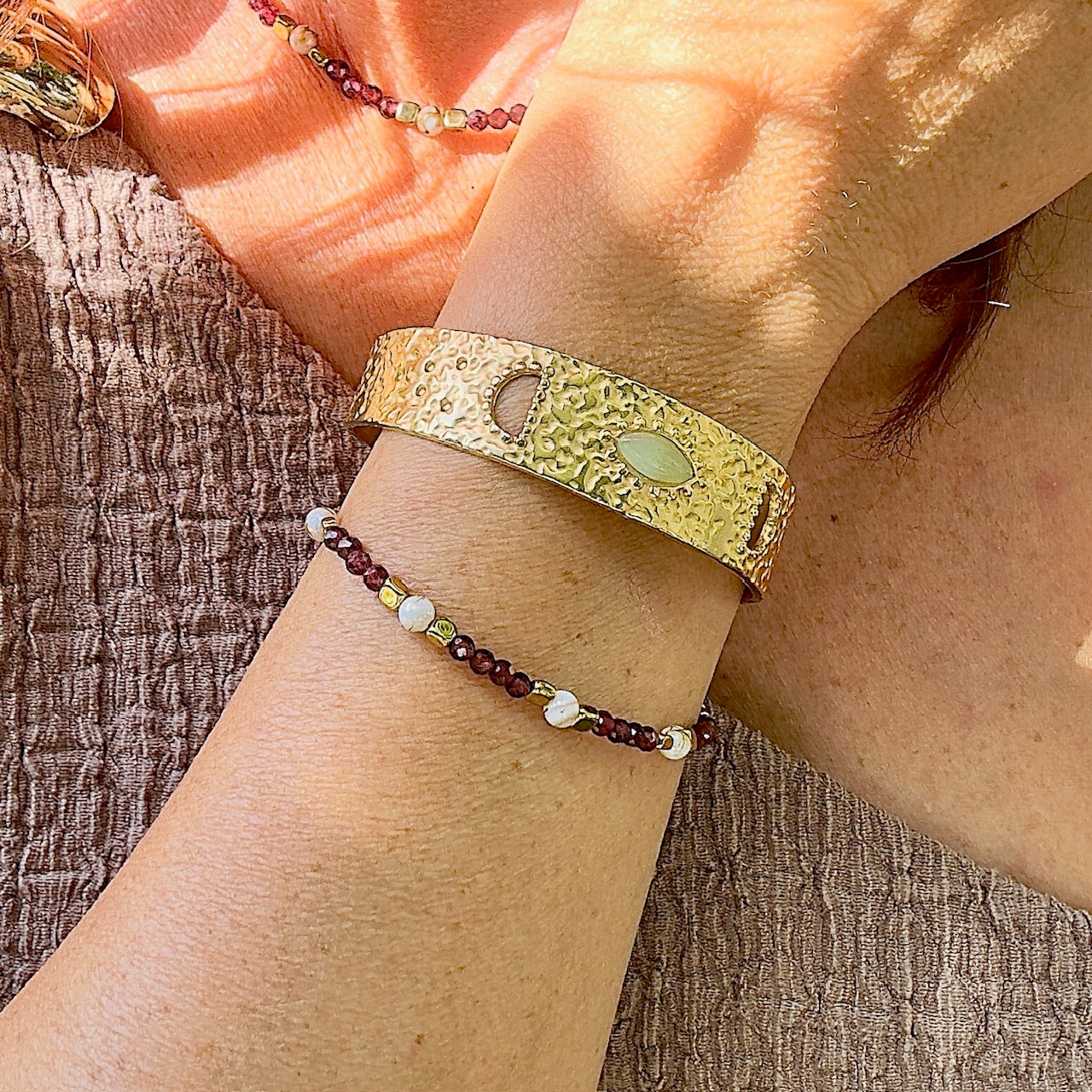 MAD SO CREATION Mya bracelet pierres grenat sodalite