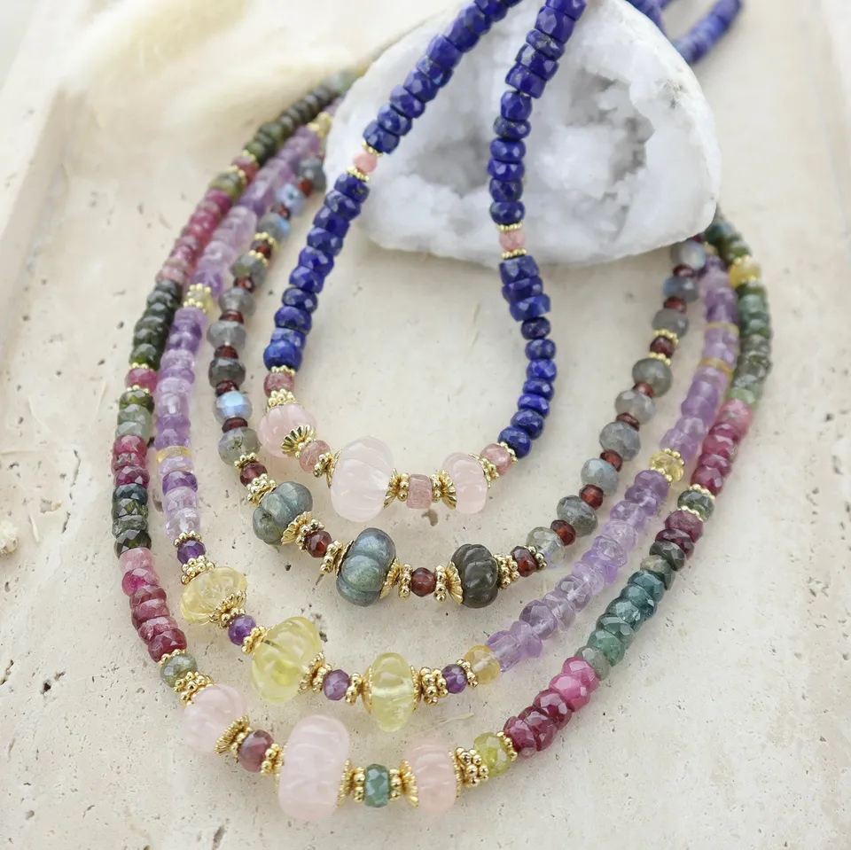 Leticia Ponti Odelia collier pierres labradorite grenat