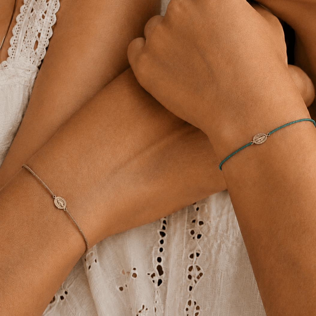Ô PLUM Vierge Miraculeuse bracelet cordon rose pâle plaqué or