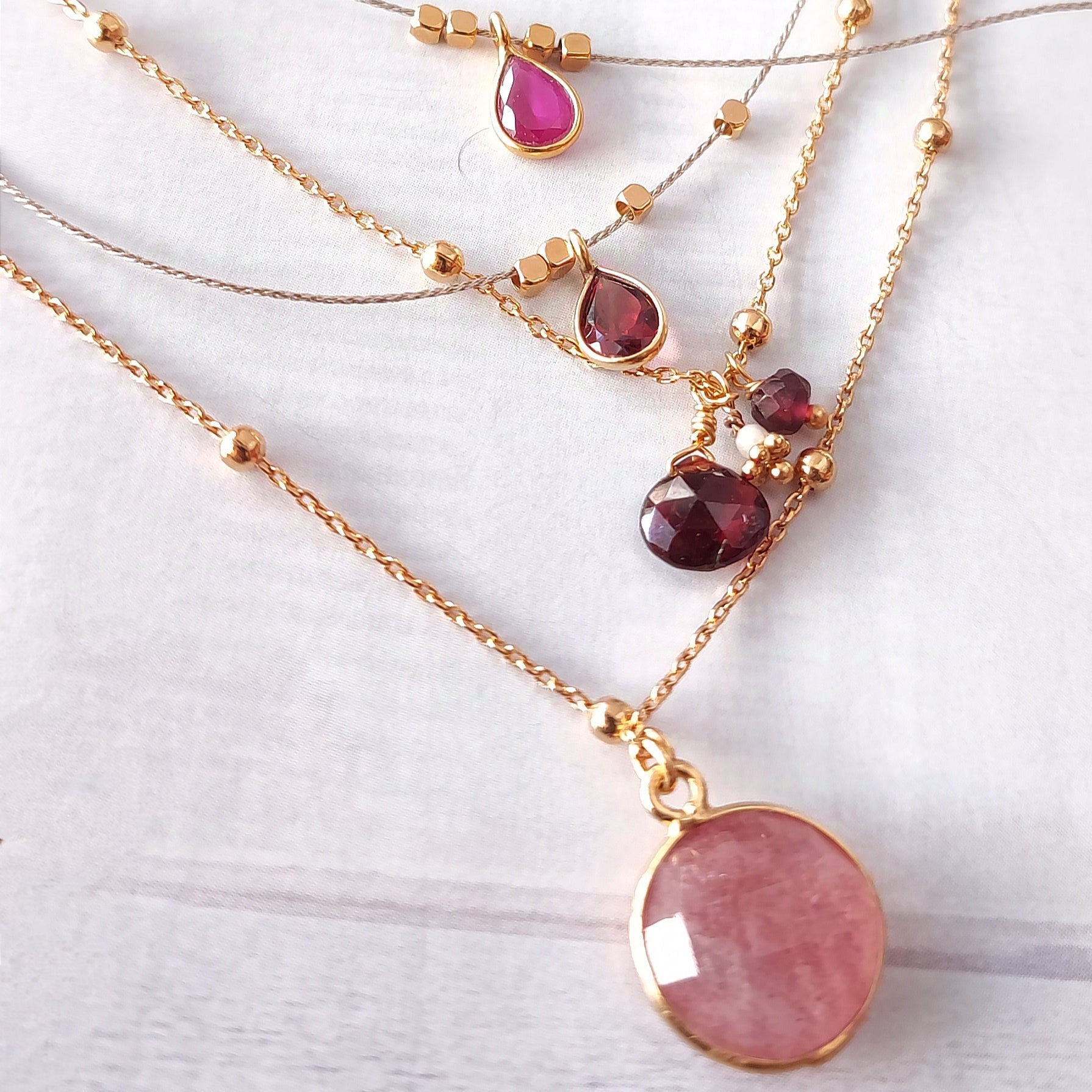 Ô PLUM Colliers Grappe Grenat collier plaqué or perle 50 cm