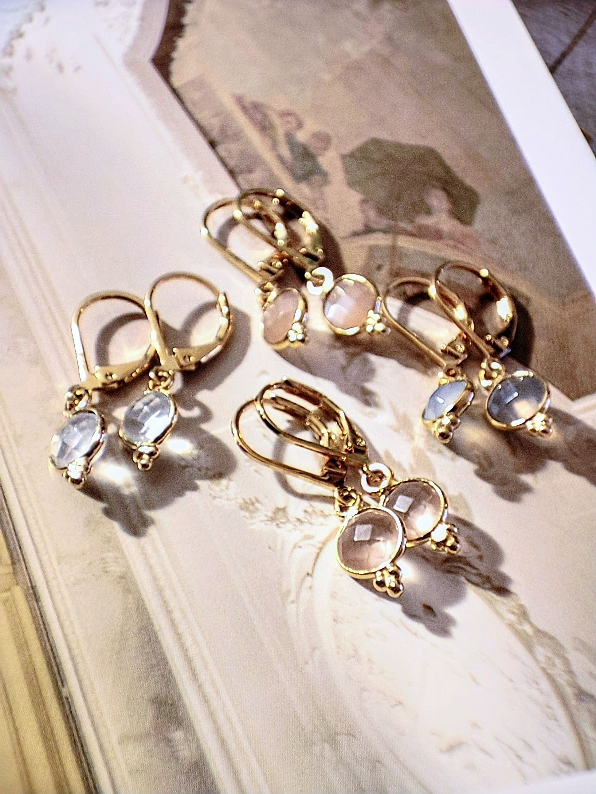 Ô Plum Léonie boucles d'oreilles quartz rose plaqué or