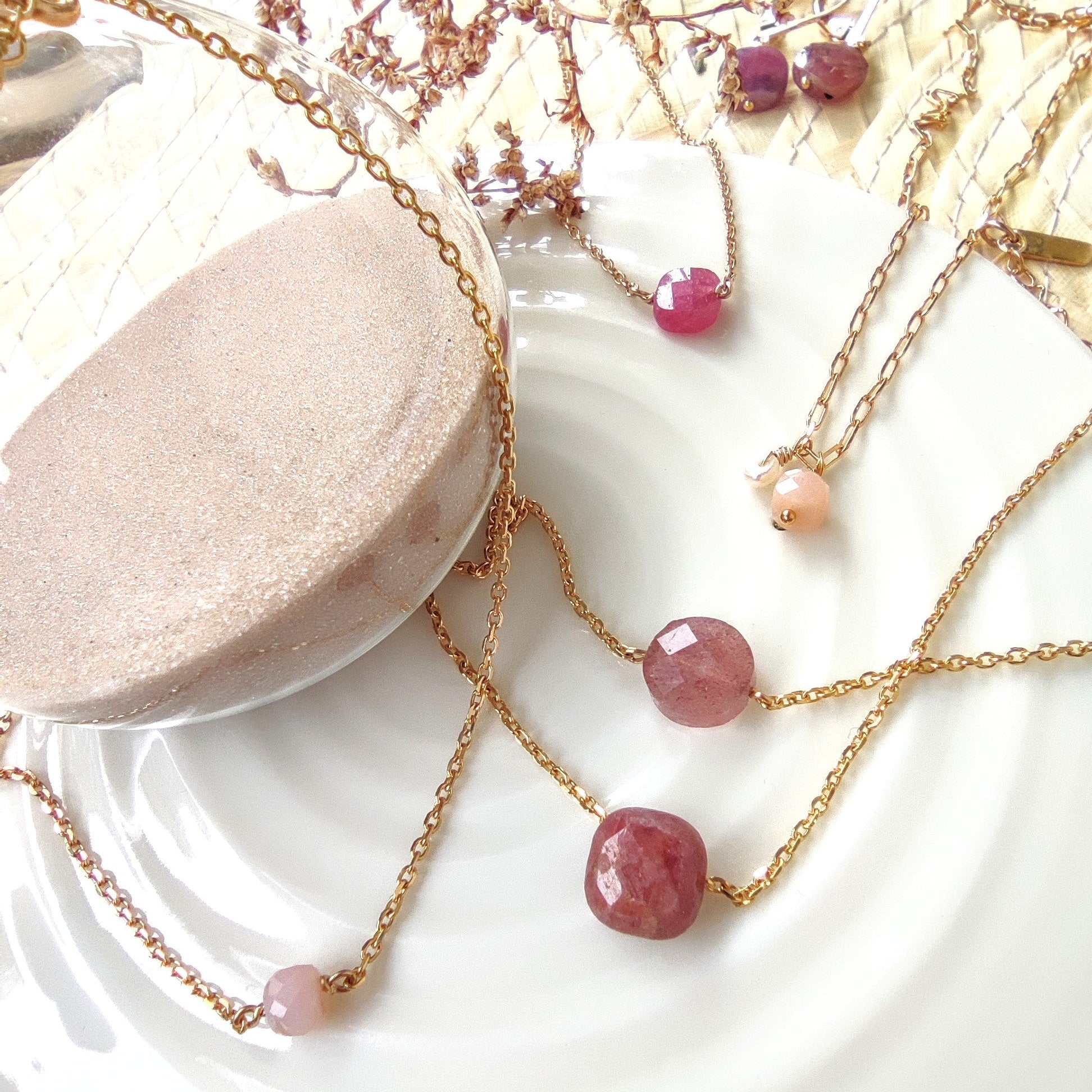 Ô PLUM SHENAA collier rubis Inde plaqué or 42/45cm