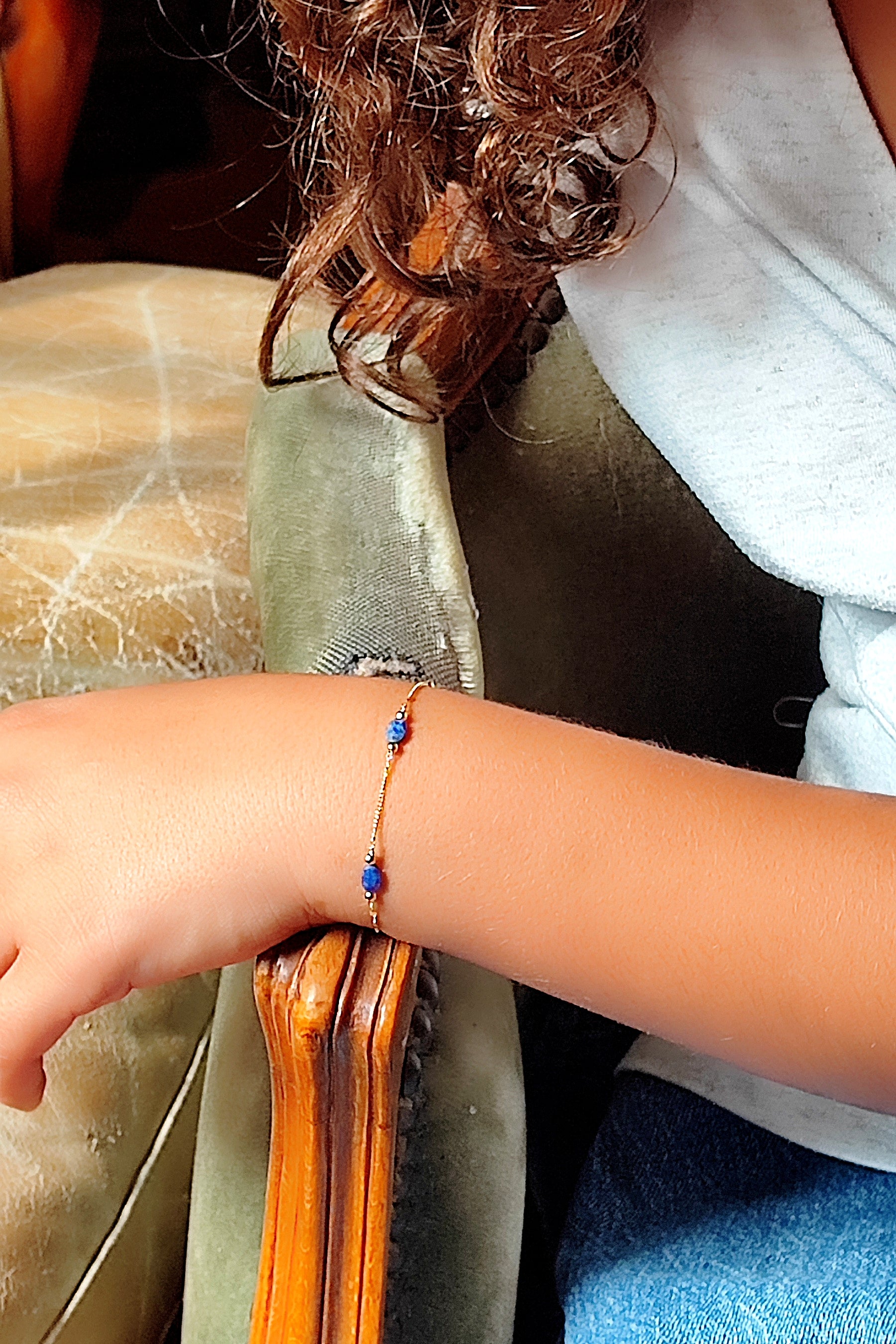 Ô Plum bracelet trois lapis lazuli plaqué or chaîne fine
