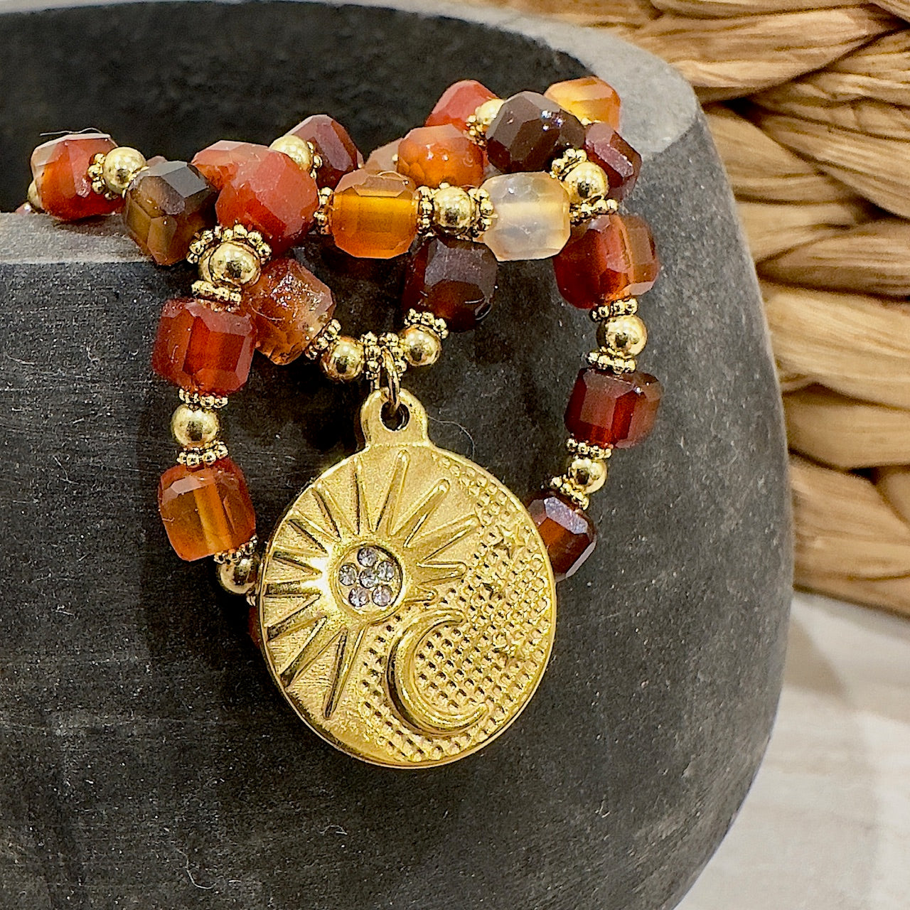 MAD SO CREATION Collier Spirit agate rouge + lune soleil