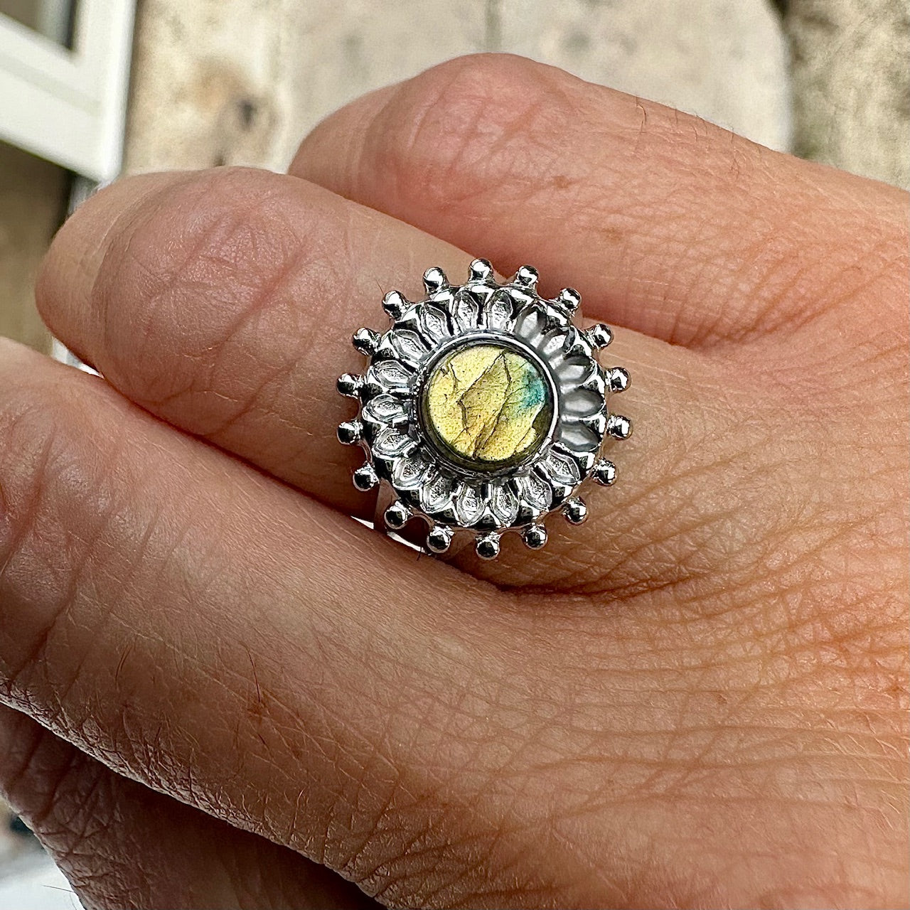 MAD SO CREATION Sunia bague cabochon labradorite argent