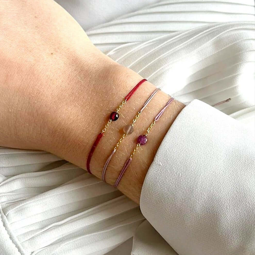 Ô Plum bracelet cordon mini rubis vieux rose plaqué or