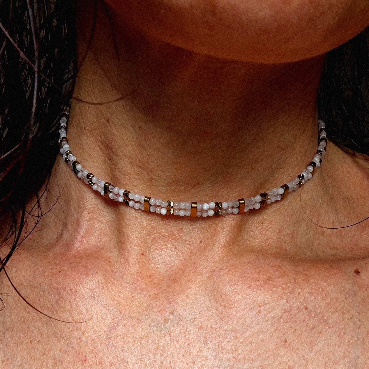 MAD SO CREATION Priya choker pierre de lune doré 33 cm