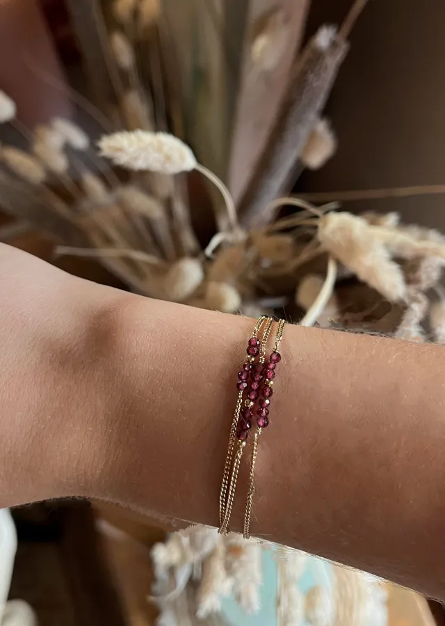 Ô PLUM Triple bracelet grenat plaqué or 3 rangs collier