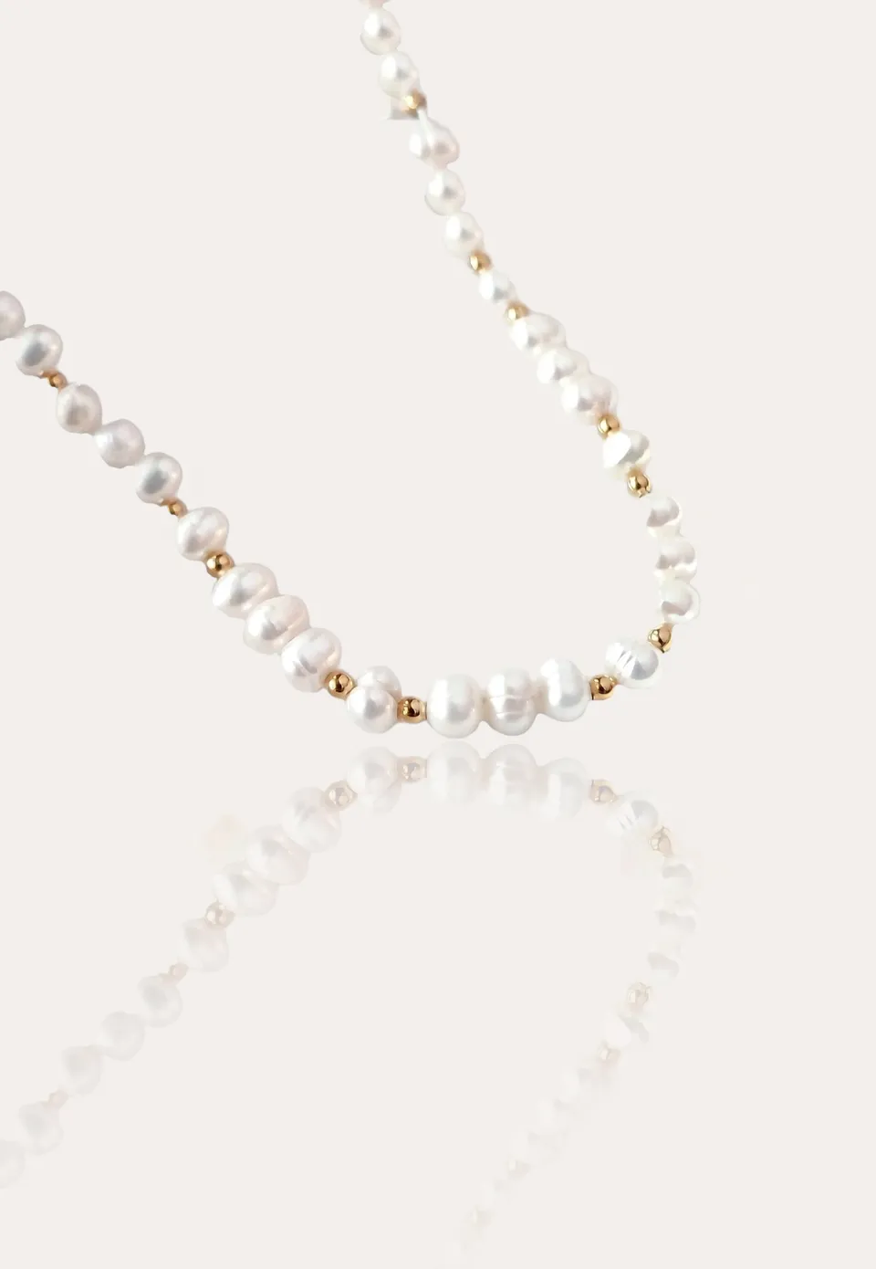 Ô PLUM Luz collier perles eau douce plaqué or 42 cm