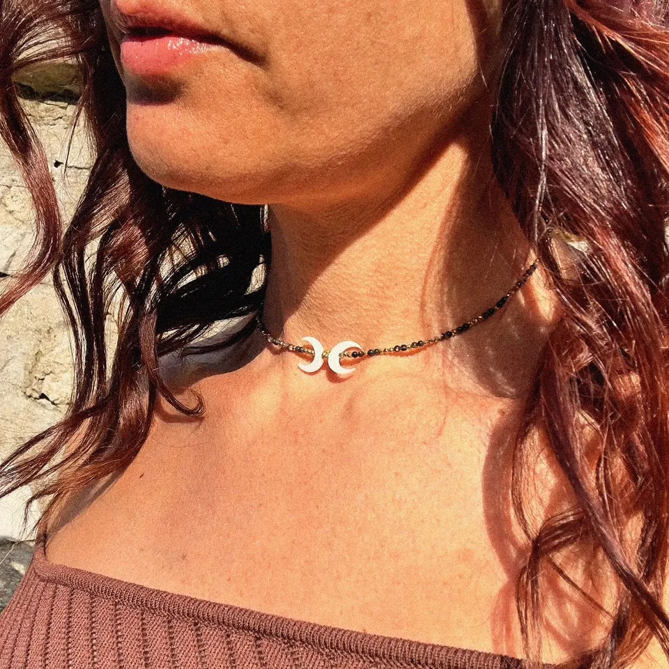 MAD SO CREATION Triple lune collier nacre noire 36 cm
