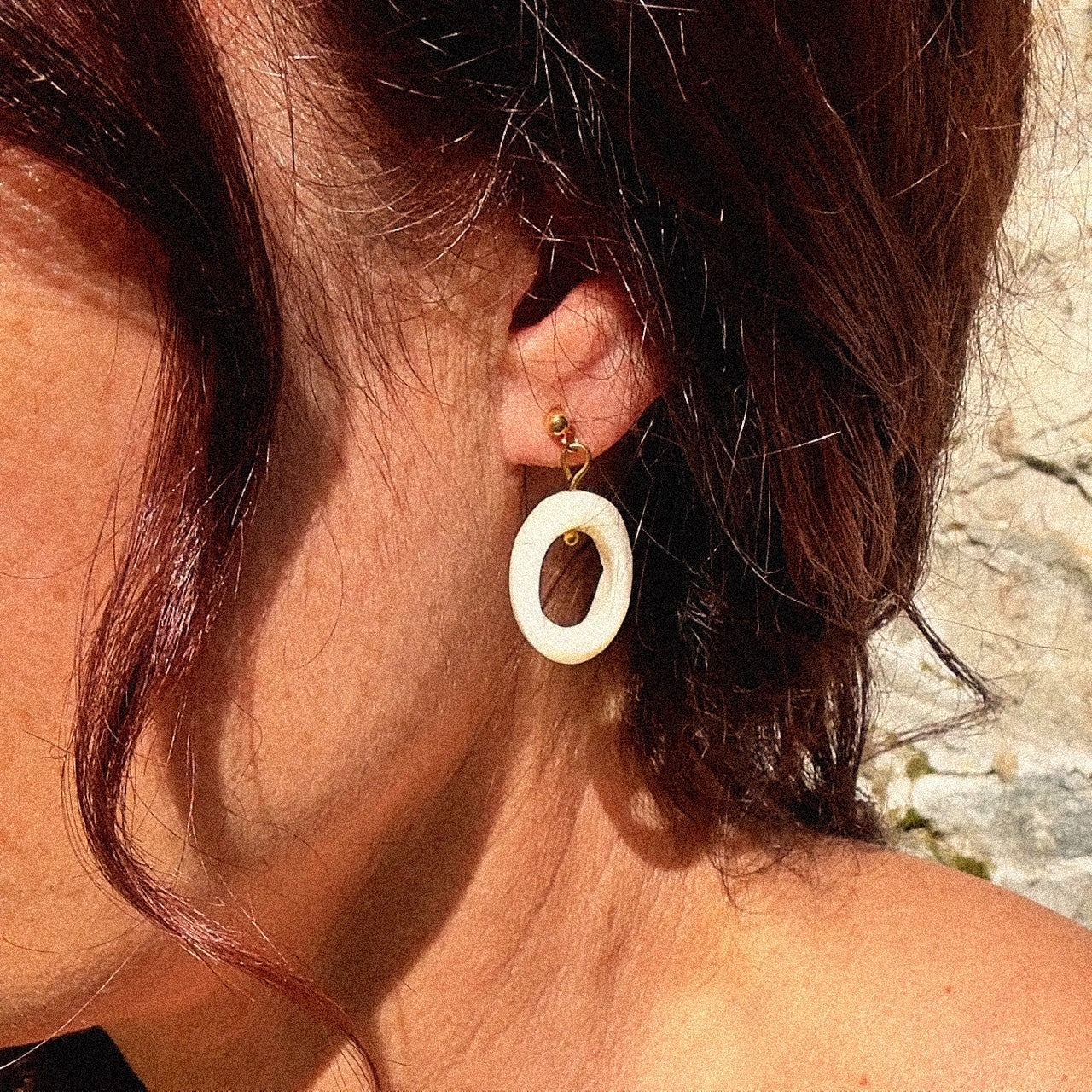 MAD SO CREATION Lumi boucles d'oreilles nacre blanche hypoallergénique
