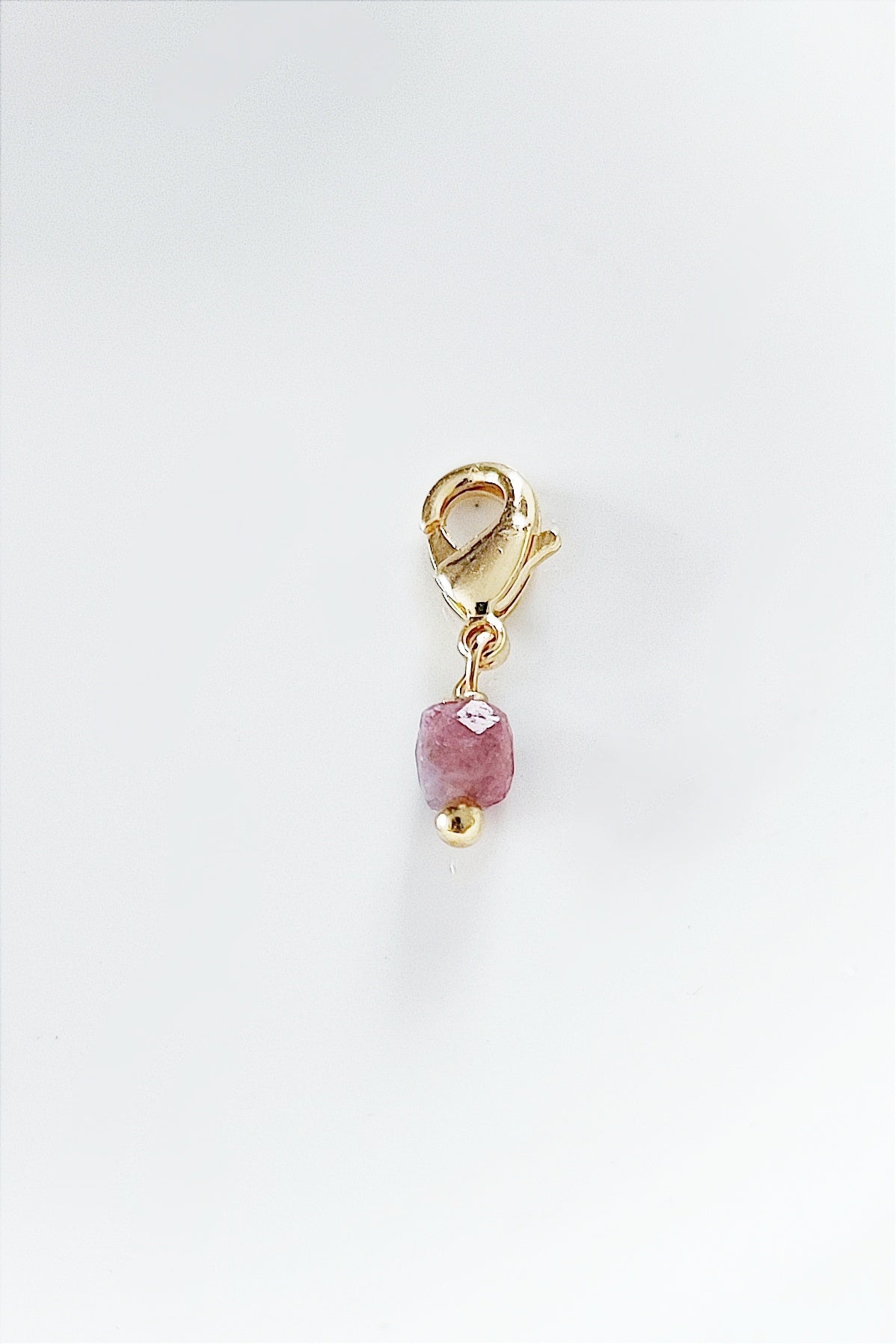 Ô Plum Breloque Cube Tourmaline Rose plaqué or
