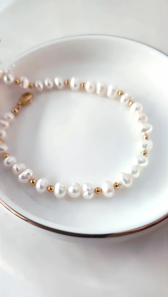 Ô PLUM Luz bracelet perles d'eau douce plaqué or 15-18 cm
