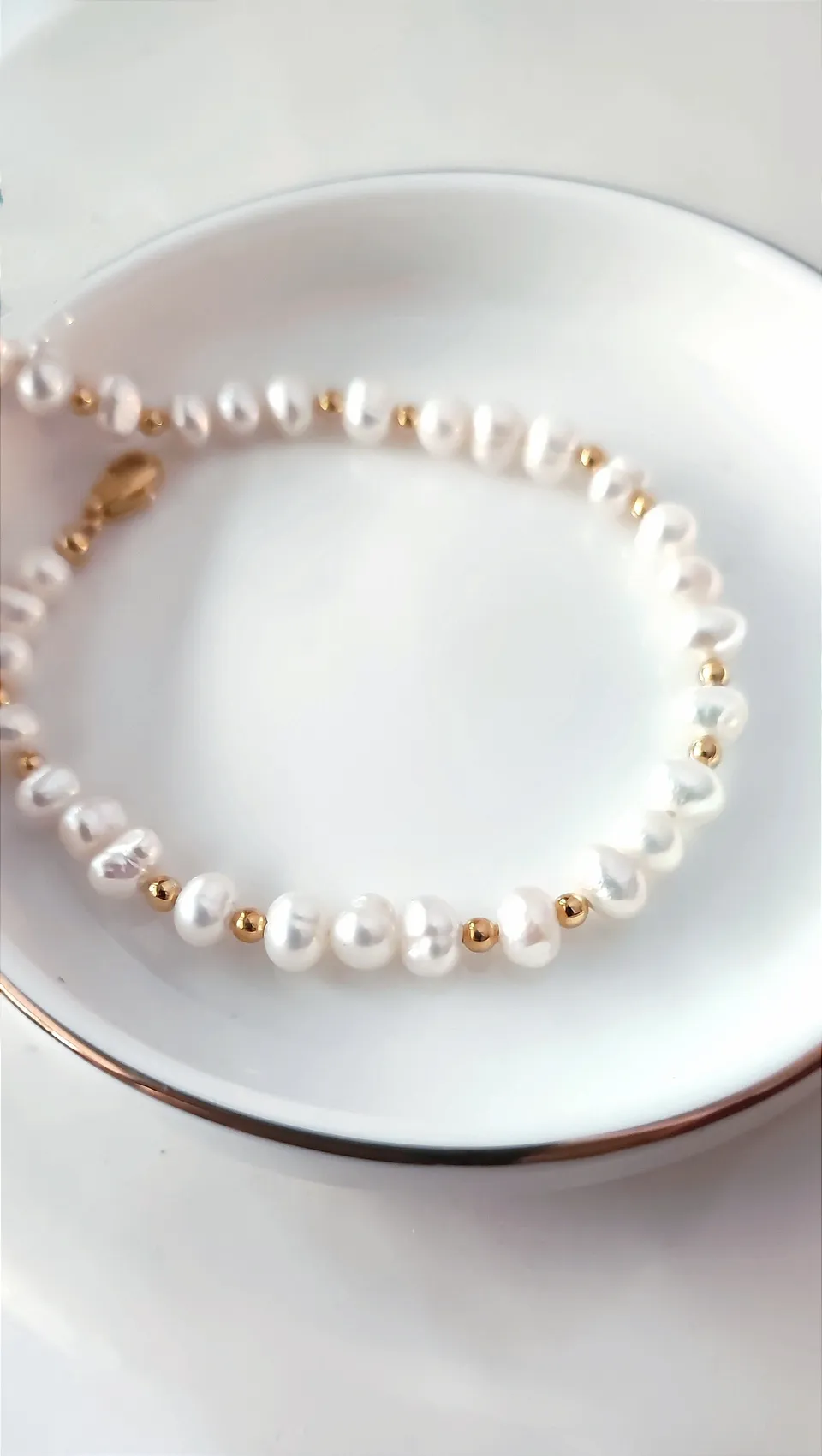 Ô PLUM Luz bracelet perles d'eau douce plaqué or 15-18 cm