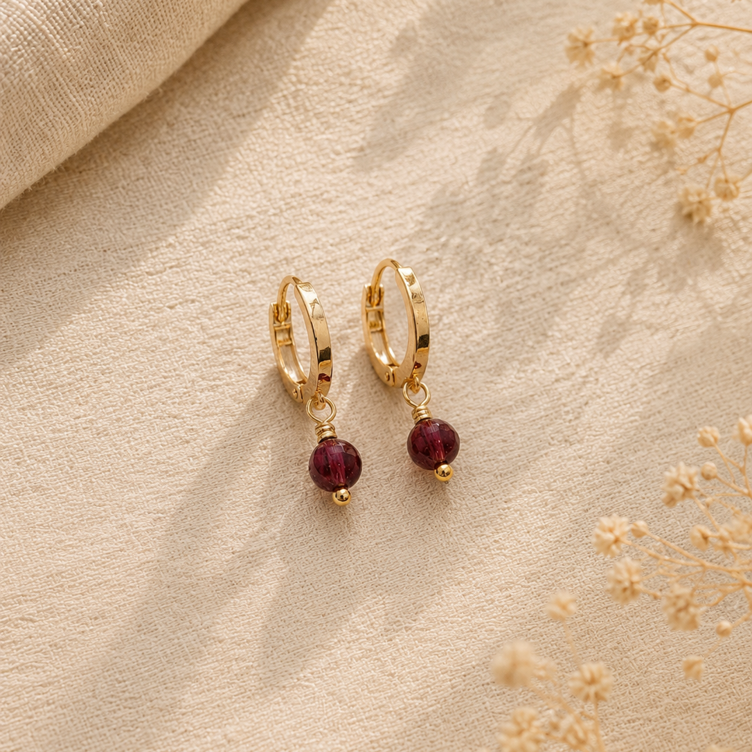 Ô PLUM Mini crèoles pastilles boucles d'oreilles la paire grenat