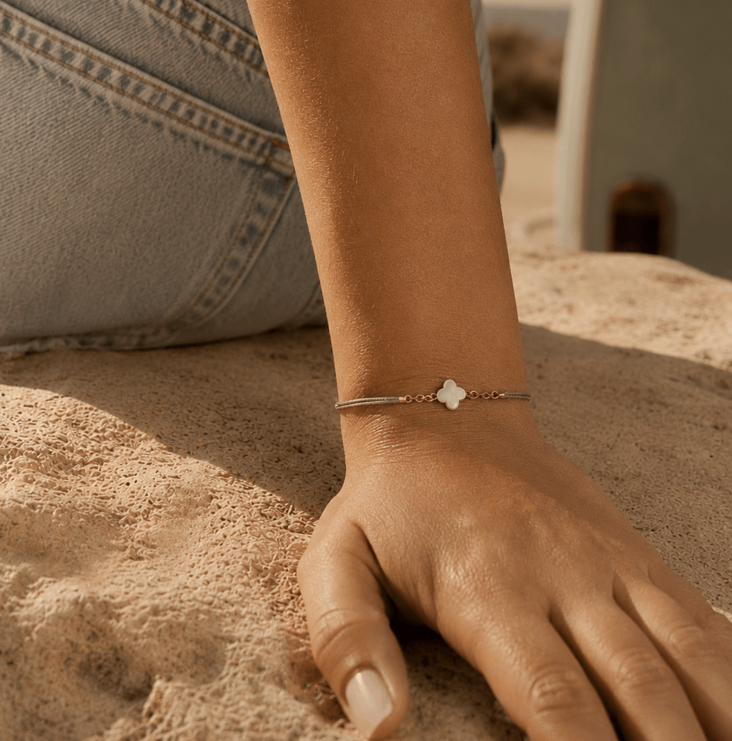 Ô PLUM Croix Nacre bracelet cordon rose plaqué or
