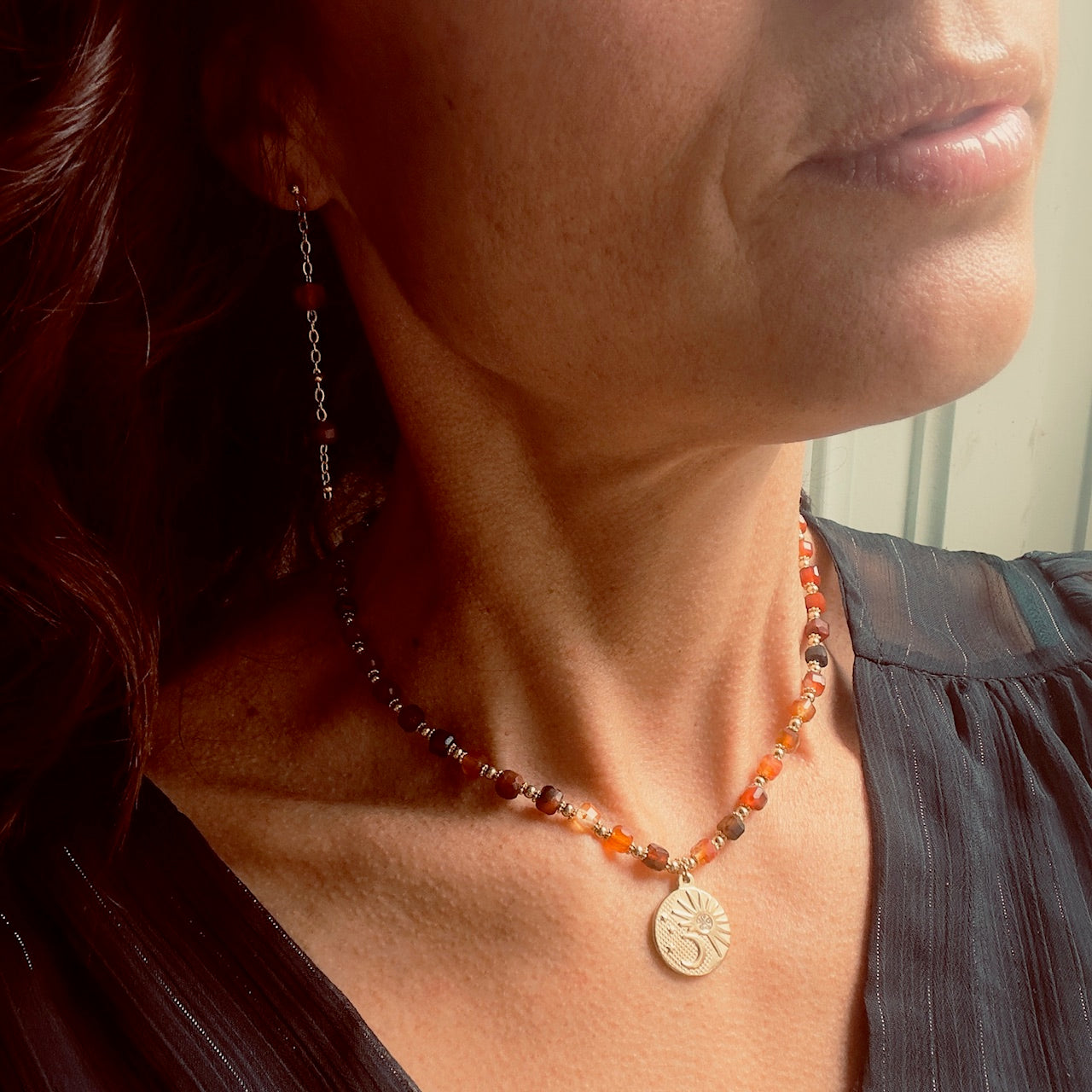 MAD SO CREATION Collier Spirit agate rouge + lune soleil