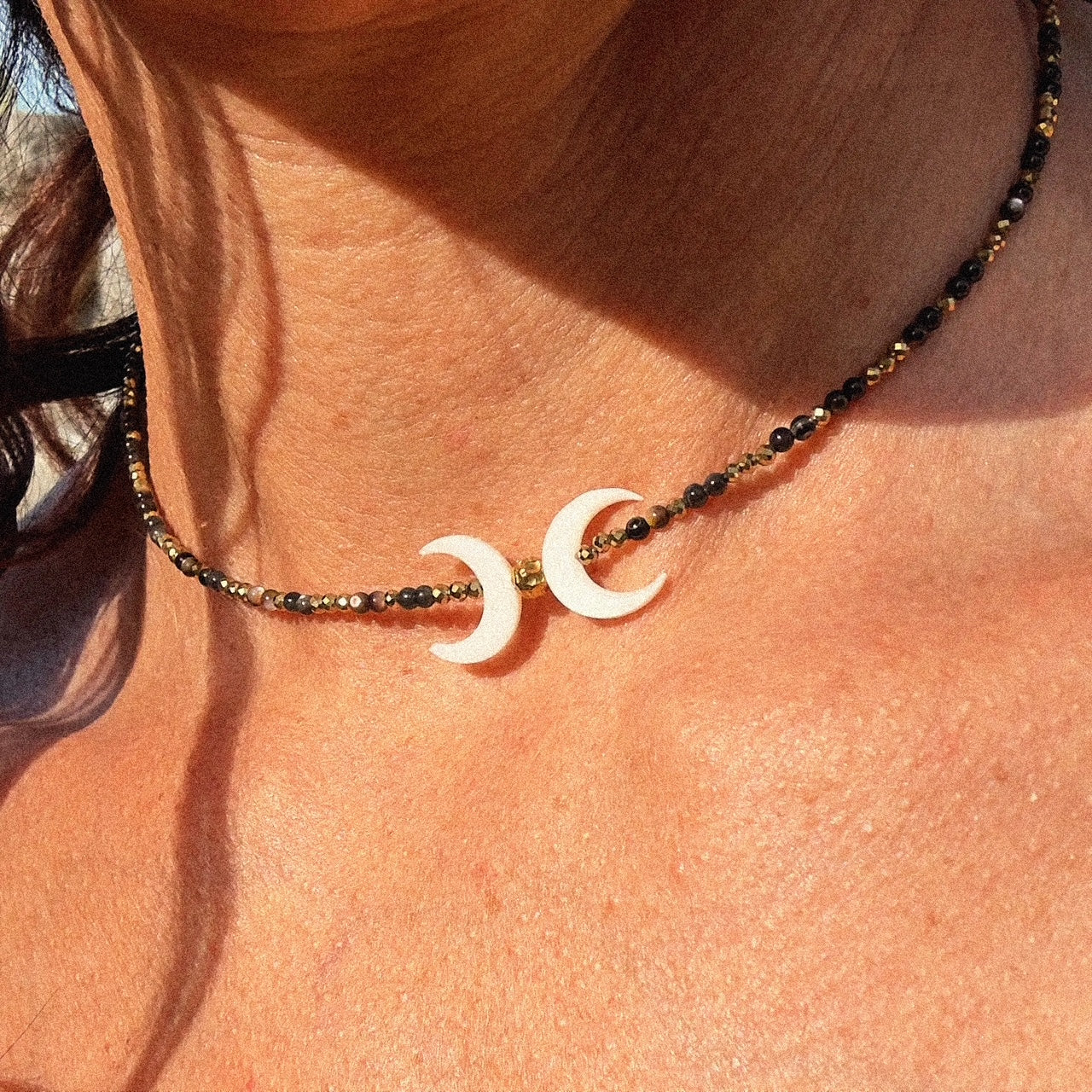 MAD SO CREATION Triple lune collier nacre noire 36 cm