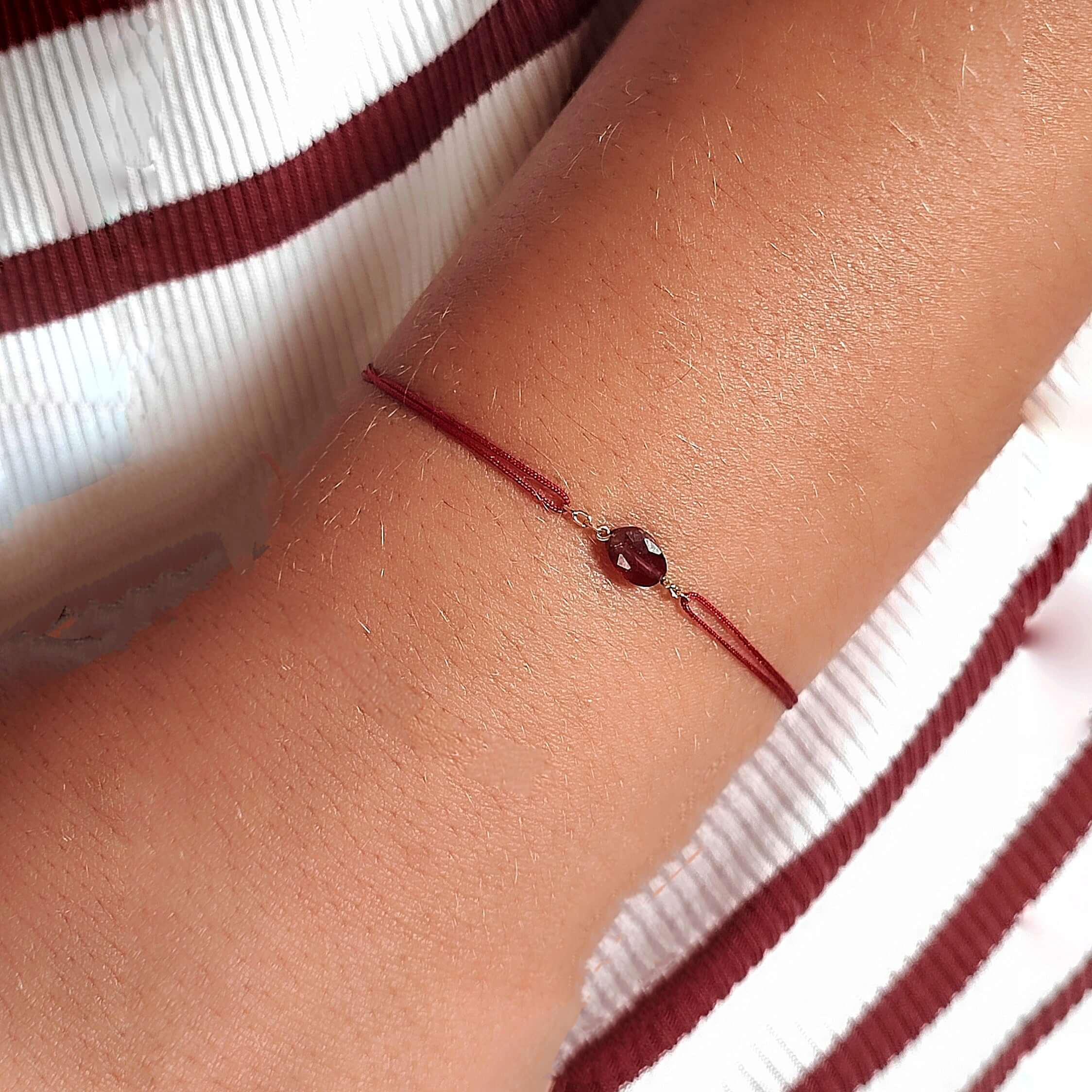 Ô PLUM Bracelet Cordon Grenat Ovale plaqué or réglable