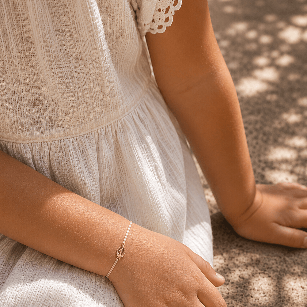 Ô PLUM Vierge Miraculeuse bracelet cordon rose pâle plaqué or