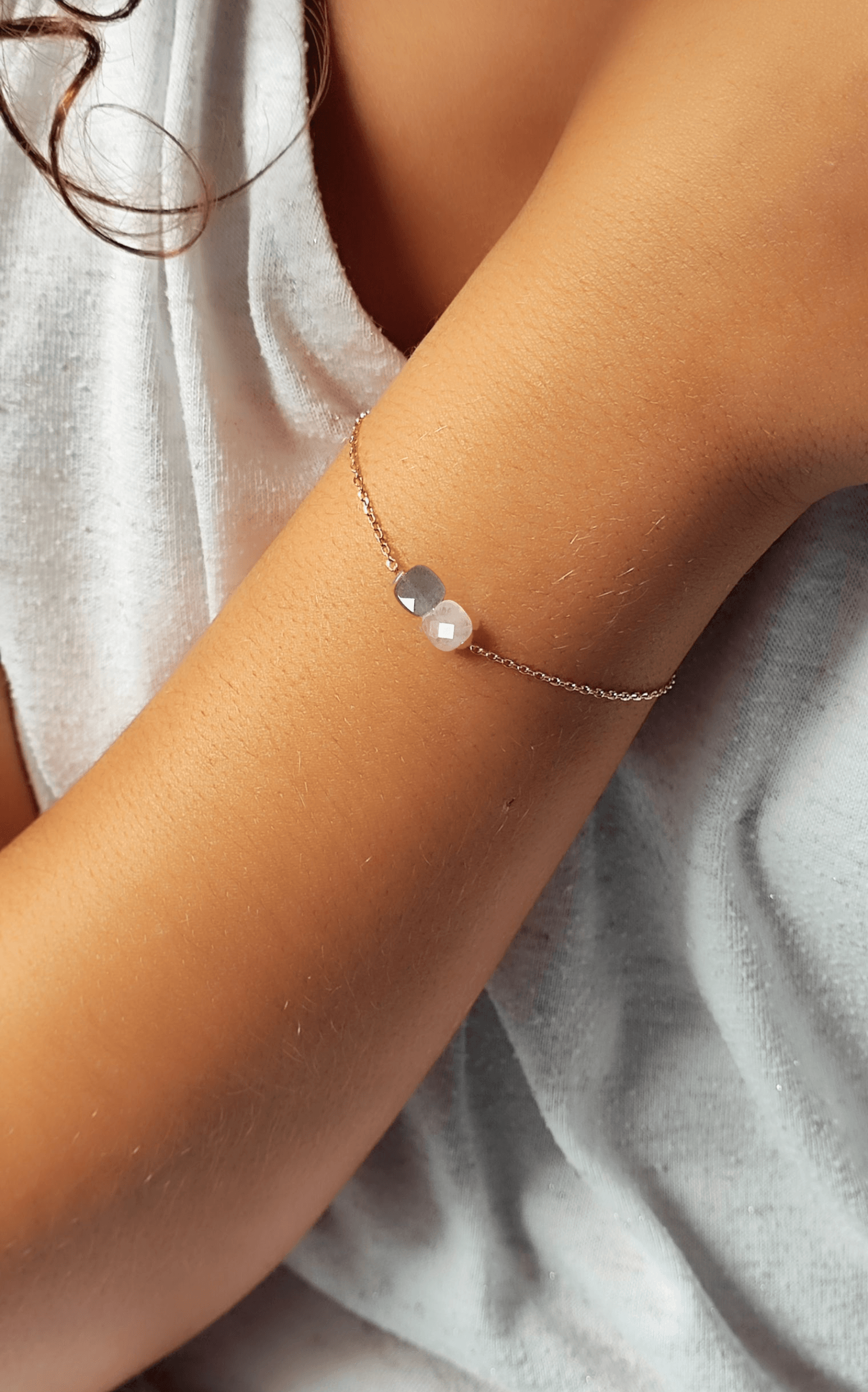 Ô PLUM Aliénor bracelet labradorite pierre de lune plaqué or