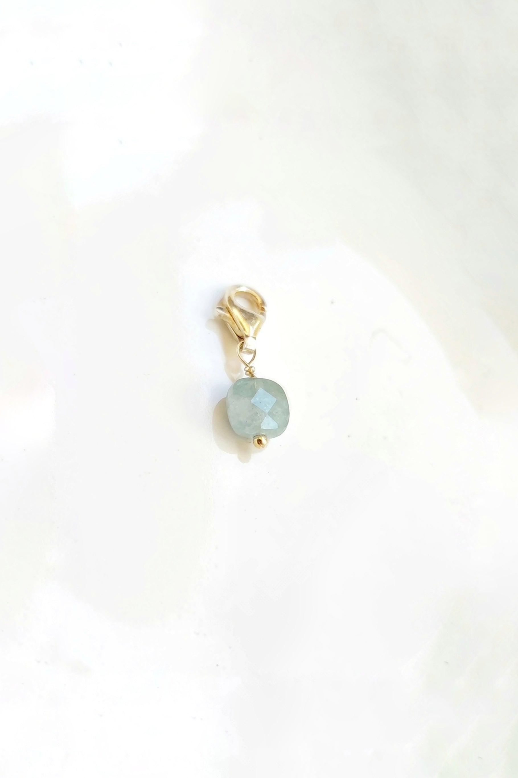 Ô Plum breloque Petite Aigue-marine pierre bleue 2 cm