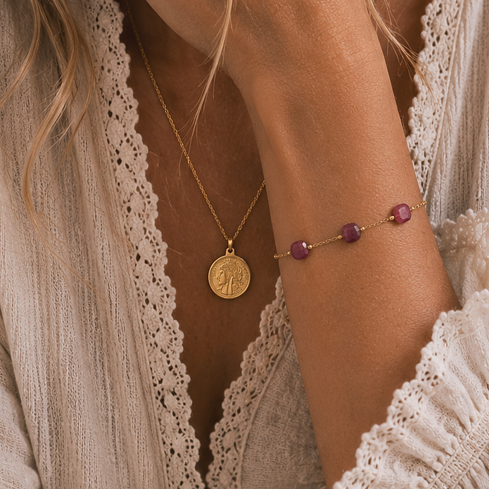 Ô PLUM Ella bracelet trois rubis plaqué or adaptable