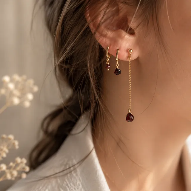 Ô PLUM Chaînes Gouttes boucles d'oreilles plaqué or grenat