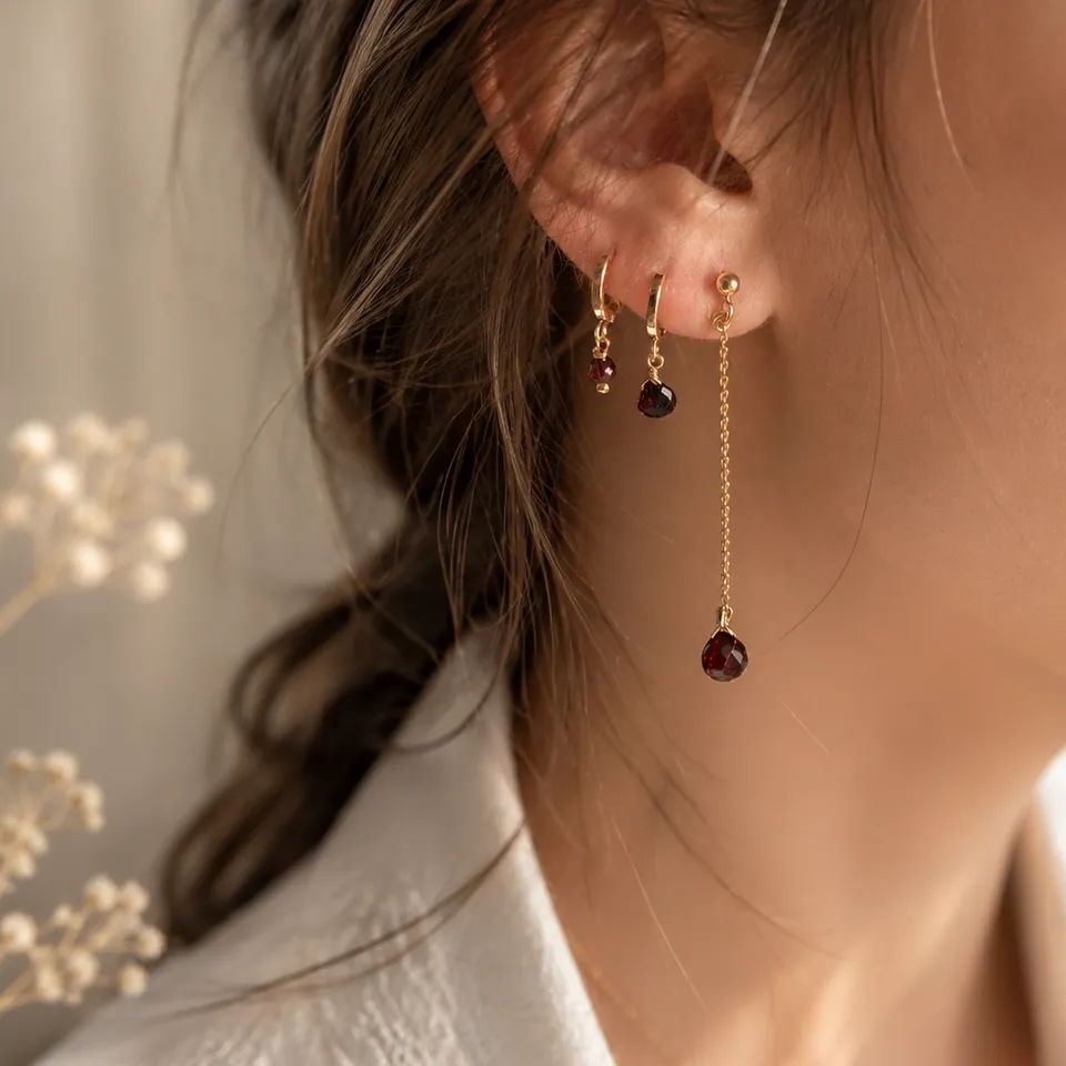 Ô PLUM Chaînes Gouttes boucles d'oreilles plaqué or grenat