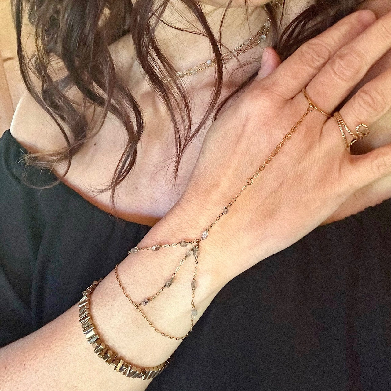 MAD SO CREATION Prisme chaîne de main quartz romantique