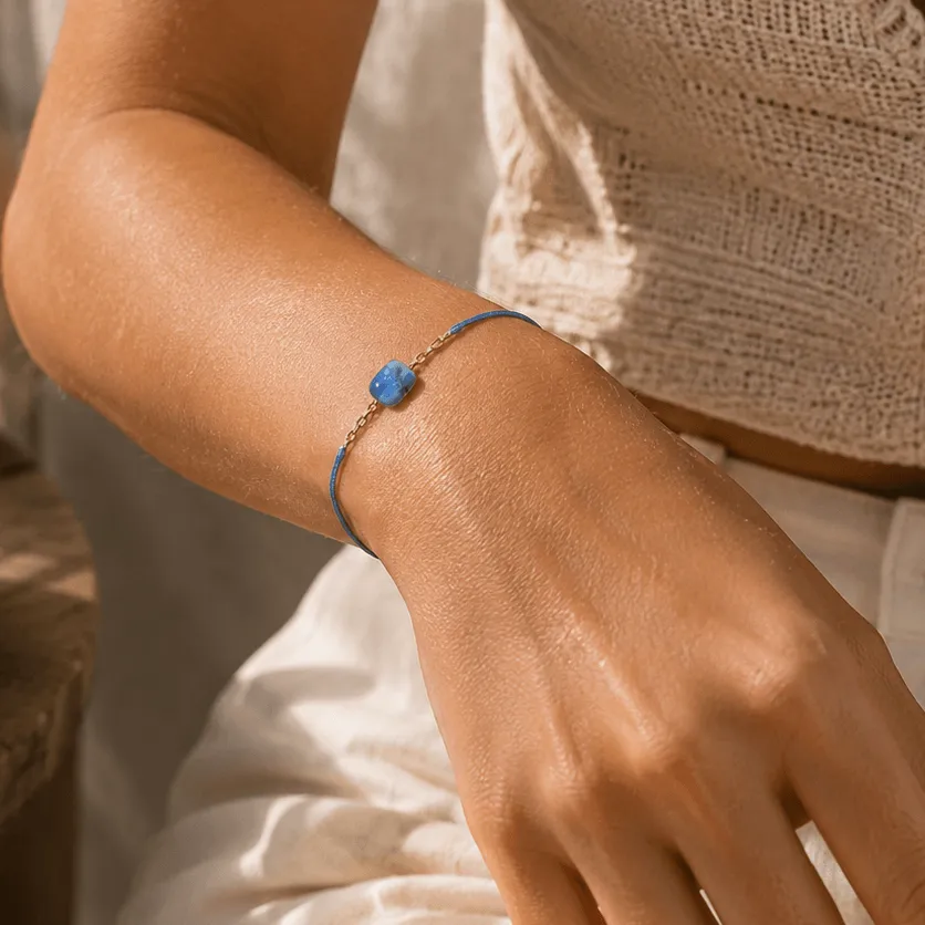 Ô PLUM Bracelet cordon Sodalite claire plaqué or bleu clair
