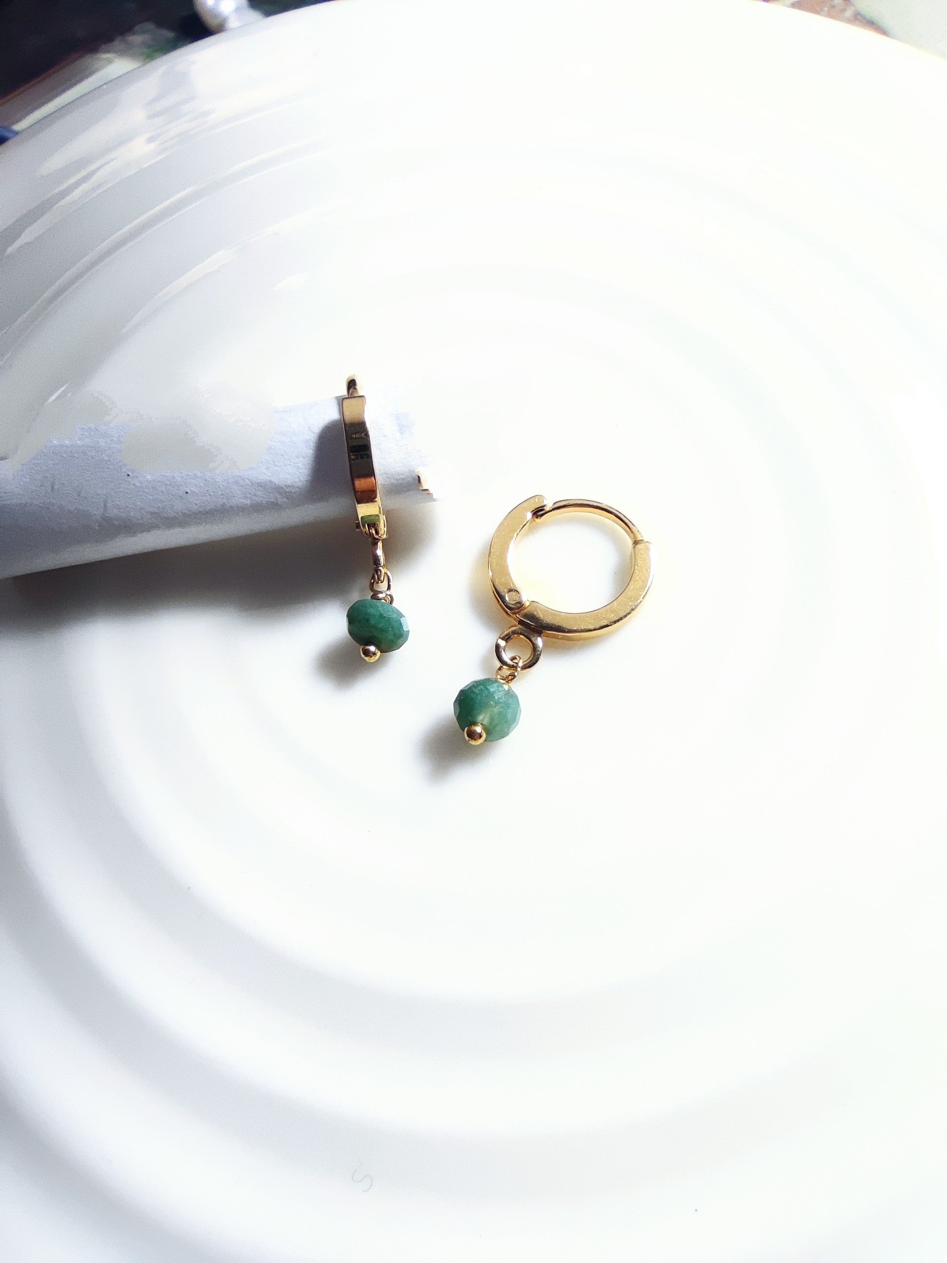 Ô PLUM Mini créoles Chrysoprase boucles plaqué or la paire