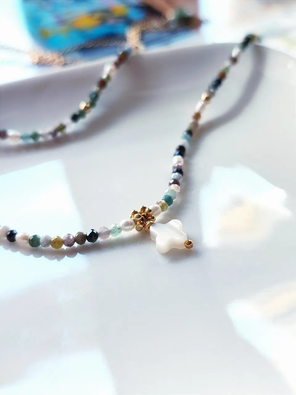 Ô PLUM Ambrine collier tourmaline verte perles plaqué or 42 cm